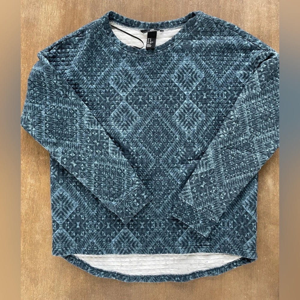 H&M Women’s Blue Patterned Quilted Crew Neck Sweatshirt Top